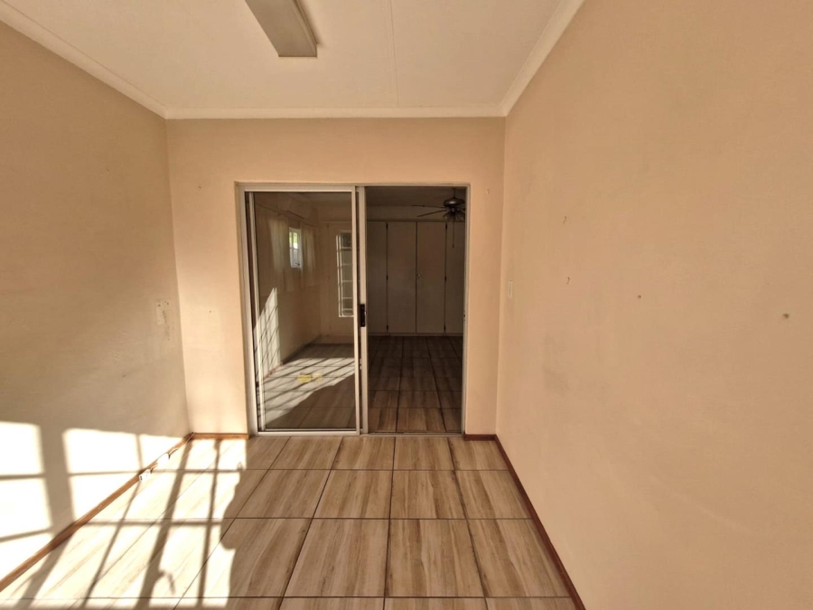 To Let 2 Bedroom Property for Rent in Meerhof North West